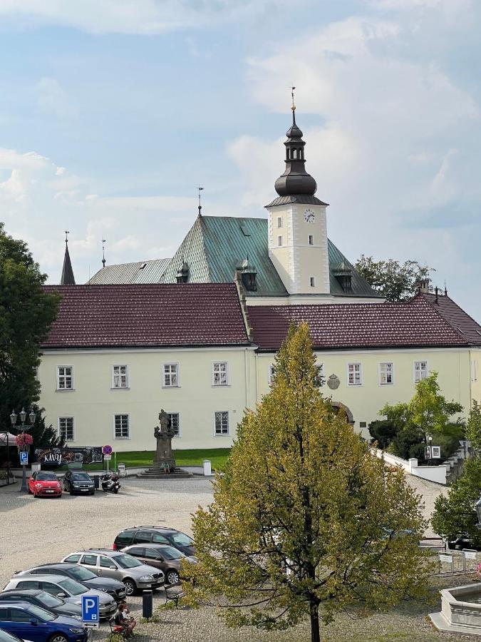 Hotel Maxim Frýdek-Místek Kültér fotó