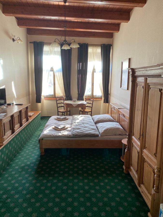 Hotel Maxim Frýdek-Místek Kültér fotó