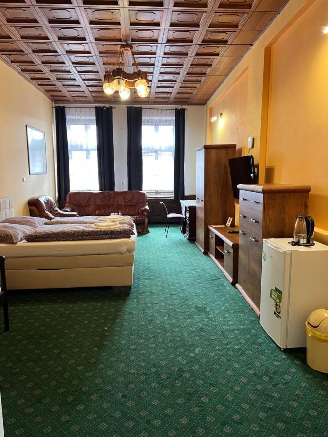 Hotel Maxim Frýdek-Místek Kültér fotó