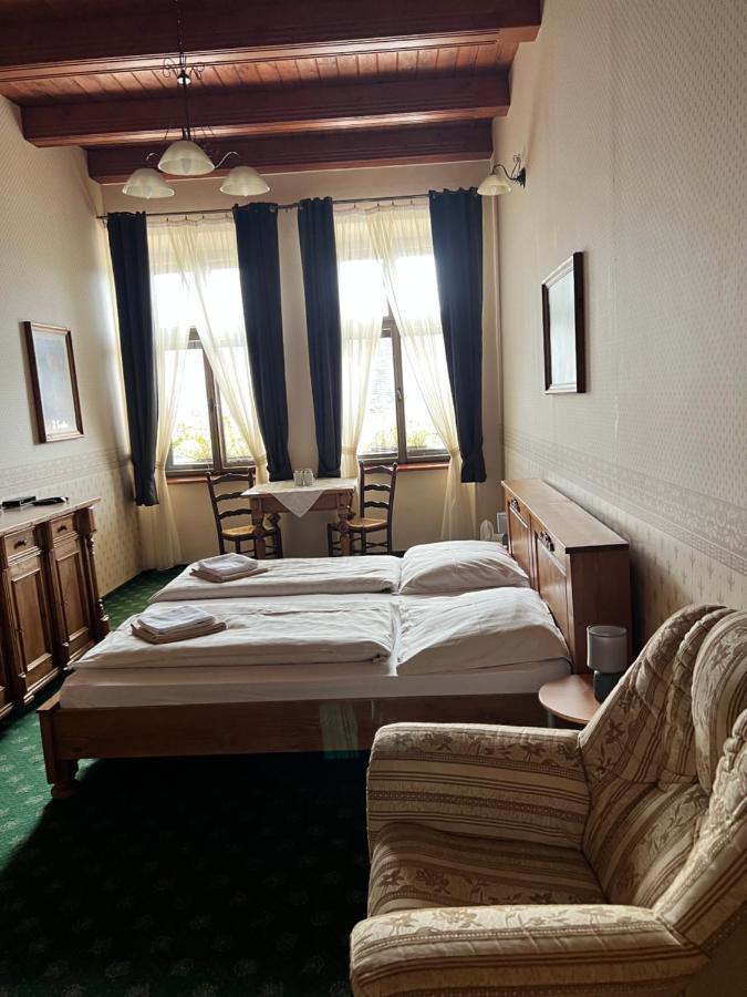 Hotel Maxim Frýdek-Místek Kültér fotó